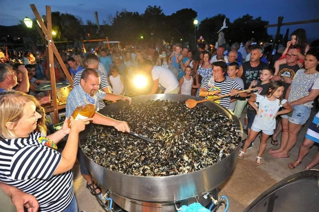 Appartamento Marija Posedarje Esterno foto